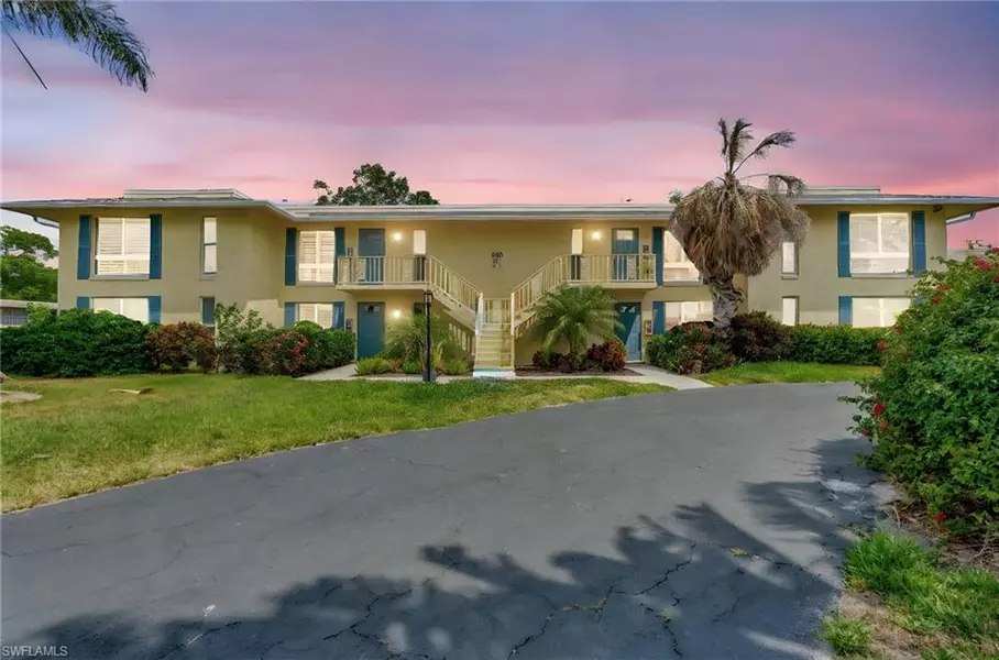 300 Palm DR #402, Naples, FL 34112