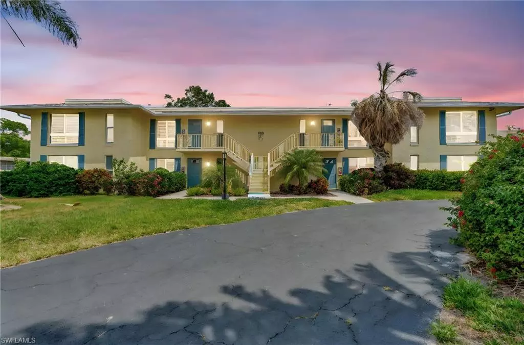 Naples, FL 34112,300 Palm DR #402