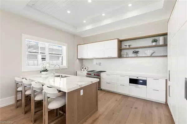 Naples, FL 34102,201 8th ST #301