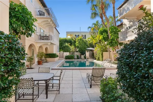 350 3rd AVE S #2B, Naples, FL 34102