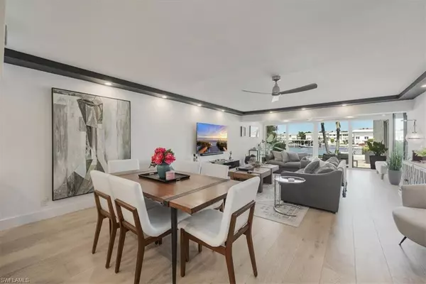 Naples, FL 34102,800 River Point DR #212