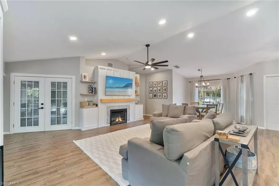 640 13th ST NW, Naples, FL 34120