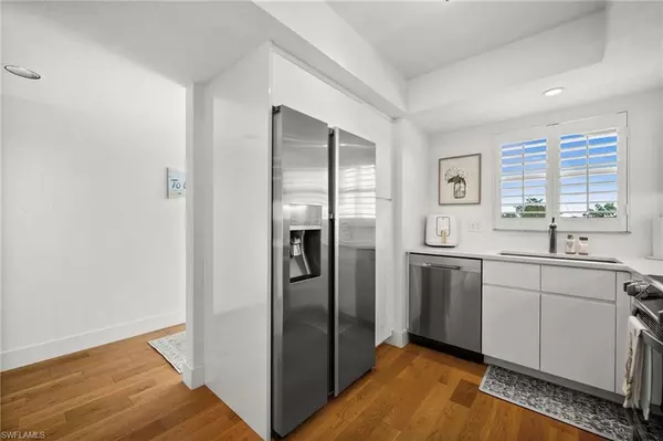 Naples, FL 34110,12945 VANDERBILT DR #306
