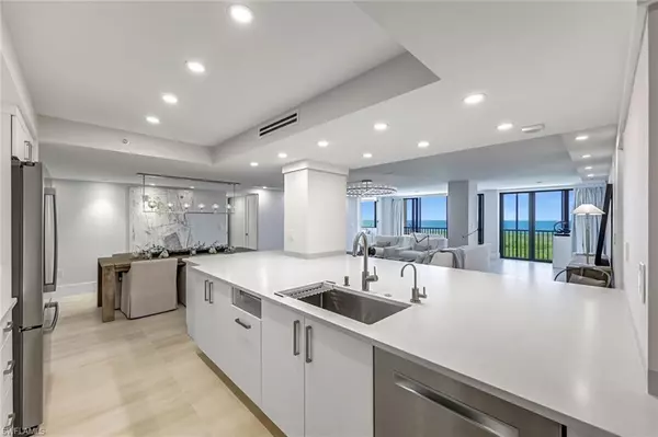 Naples, FL 34108,5601 TURTLE BAY DR #1102