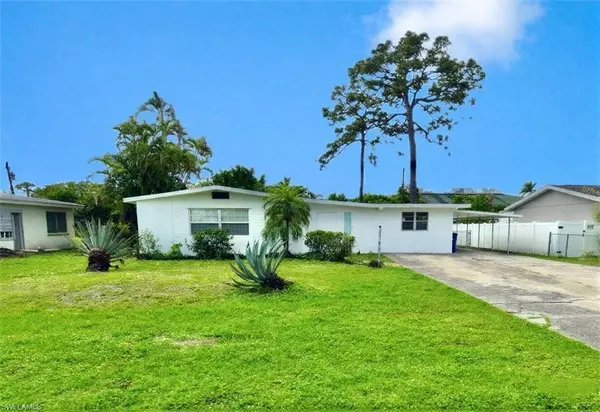 2116 Pineview RD, Fort Myers, FL 33901
