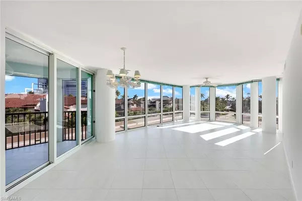 Naples, FL 34103,4651 Gulf Shore BLVD N #207