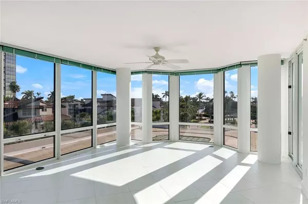 Naples, FL 34103,4651 Gulf Shore BLVD N #207