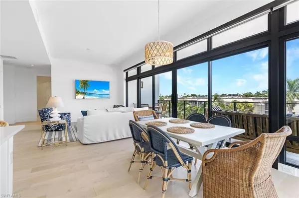 Naples, FL 34102,850 Central AVE #305