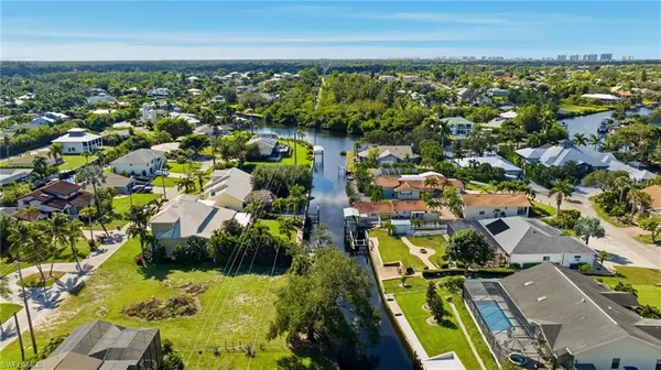 Bonita Springs, FL 34135,27090 Holly LN