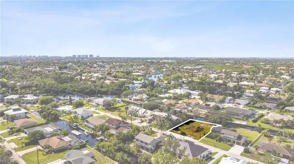 Bonita Springs, FL 34135,27090 Holly LN