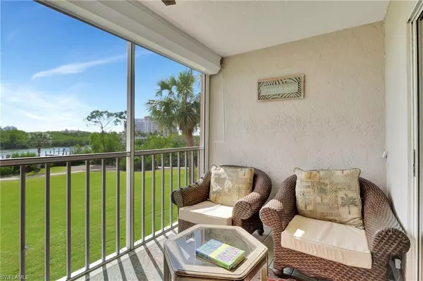 Naples, FL 34110,300 Horse Creek DR #205