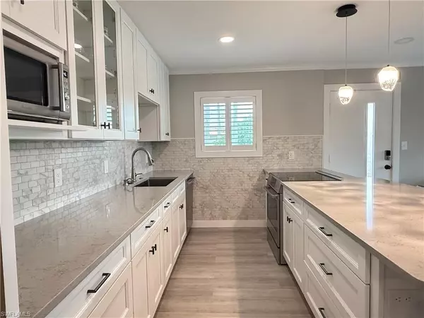 Naples, FL 34102,1100 Gulf Shore BLVD N #301