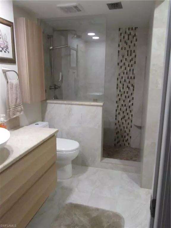 Naples, FL 34103,600 NEAPOLITAN WAY #211