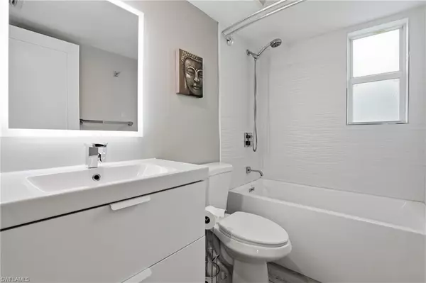 Naples, FL 34102,1320 Blue Point AVE #2
