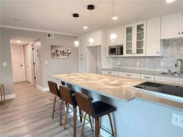 Naples, FL 34102,1100 Gulf Shore BLVD N #301