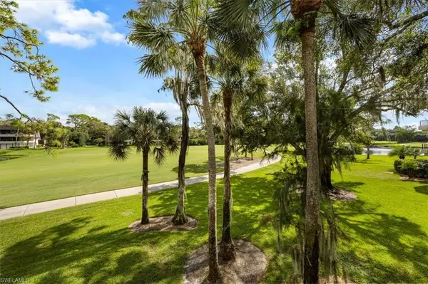 Naples, FL 34105,103 Clubhouse DR #252