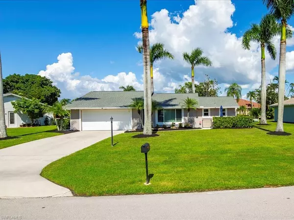4821 Molokai DR, Naples, FL 34112