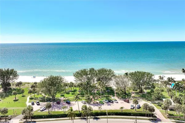 Naples, FL 34102,2000 Alamanda DR #104