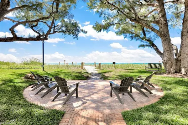 Naples, FL 34102,2000 Alamanda DR #104