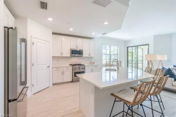 Naples, FL 34110,16352 VIANSA WAY #10-101