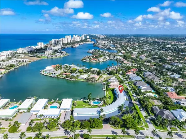 Naples, FL 34103,383 Harbour DR #309