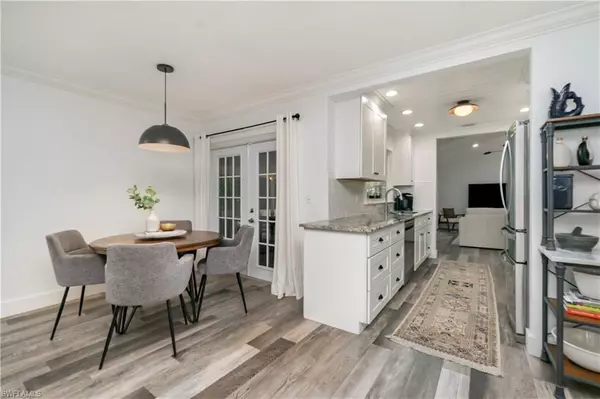 Naples, FL 34103,1320 Lake Shore DR