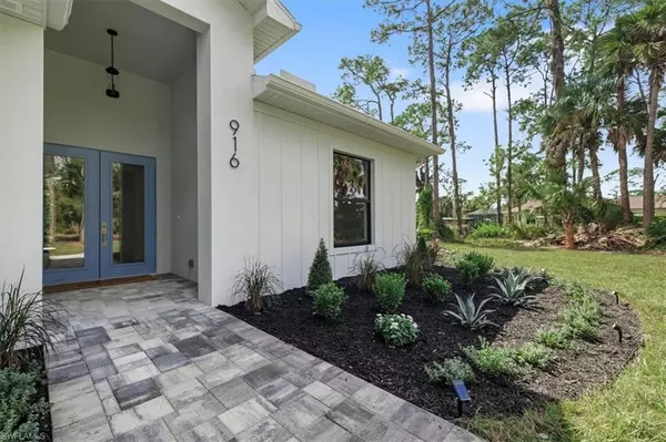 Naples, FL 34120,916 22nd AVE NE