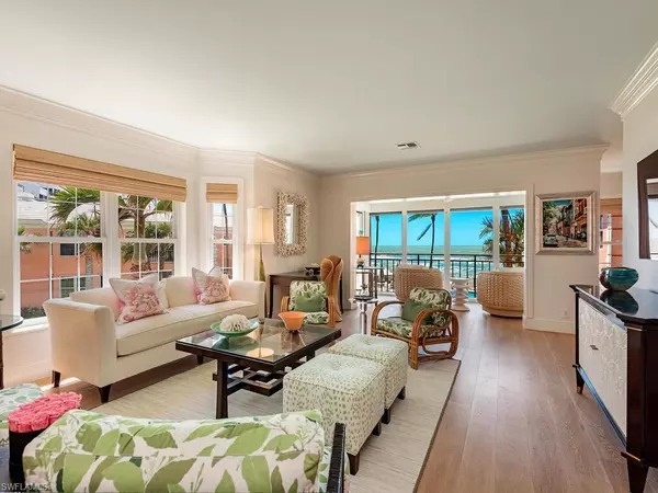 Naples, FL 34103,2401 Gulf Shore BLVD N #VILLA 6