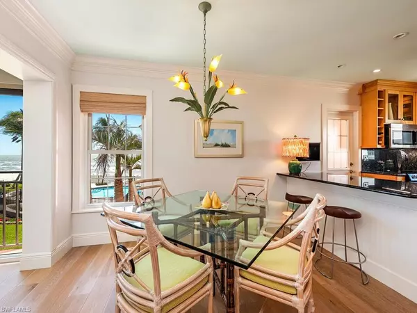 Naples, FL 34103,2401 Gulf Shore BLVD N #VILLA 6
