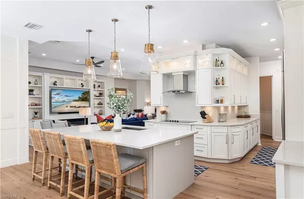 Naples, FL 34102,380 5th AVE N