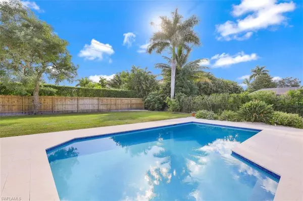 796 Ketch DR, Naples, FL 34103
