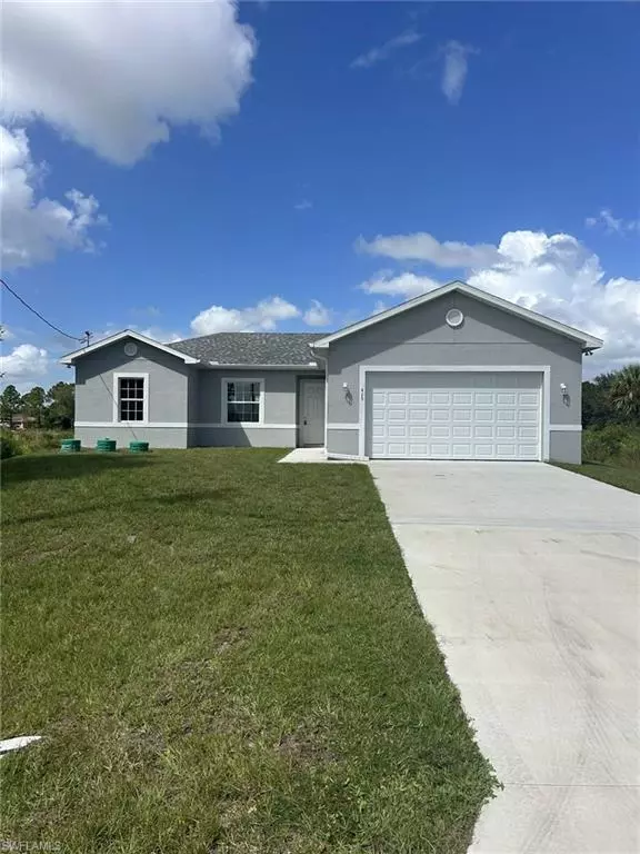 425 Mercedes CT, Lehigh Acres, FL 33972