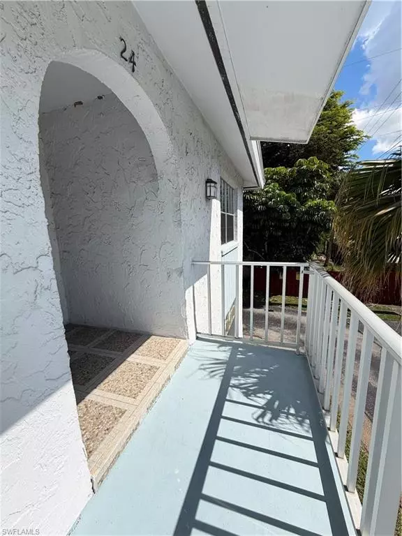 Naples, FL 34112,4900 Biscayne DR #24