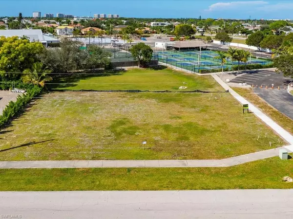 116 Gulfstream ST, Marco Island, FL 34145