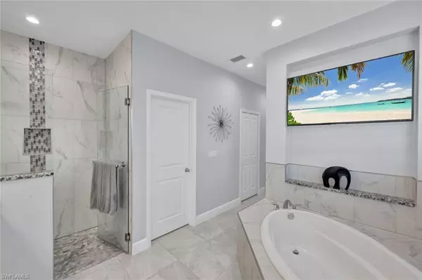 Naples, FL 34120,2552 52nd AVE NE