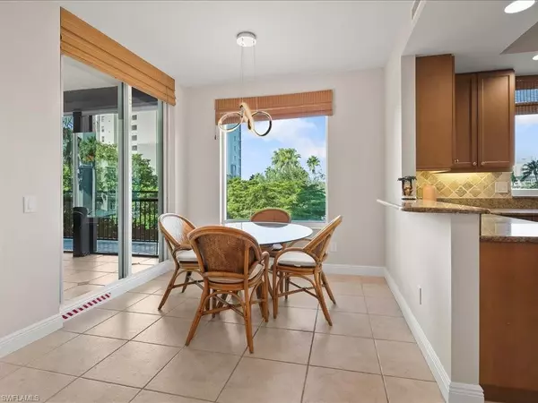 Naples, FL 34110,425 Cove Tower DR #304