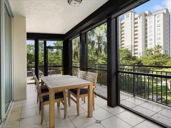 Naples, FL 34110,425 Cove Tower DR #304