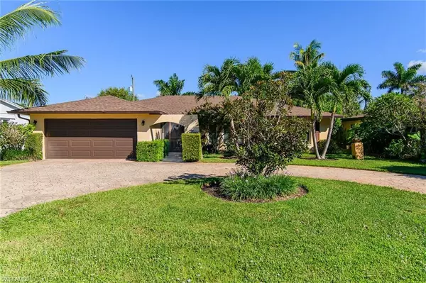 1337 Wisconsin DR, Naples, FL 34103