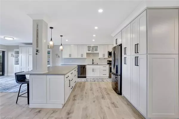 Marco Island, FL 34145,845 Collier CT #101