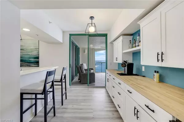 Marco Island, FL 34145,980 Cape Marco DR #1903