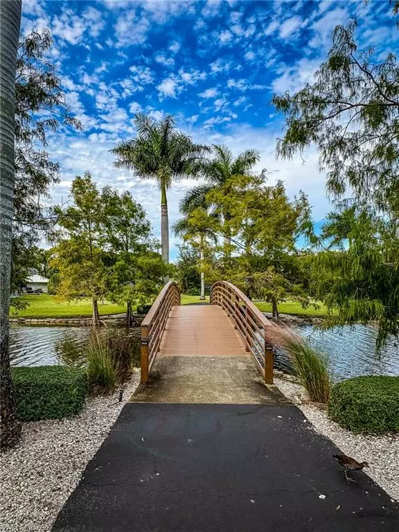 Naples, FL 34112,1702 Kings Lake BLVD #103