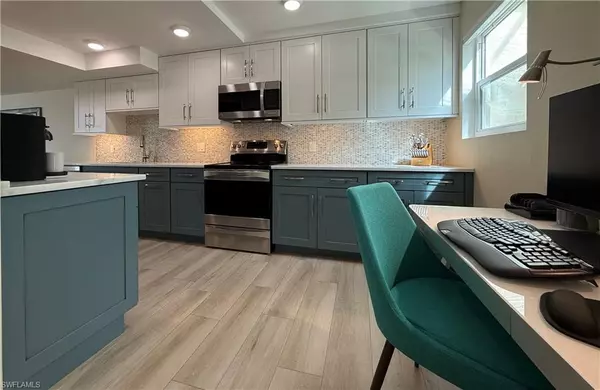 Naples, FL 34102,800 River Point DR #534