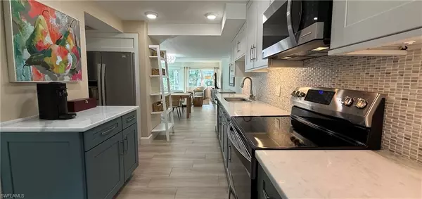 Naples, FL 34102,800 River Point DR #534