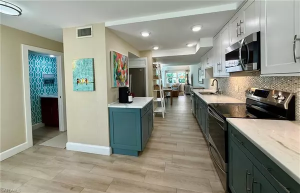 Naples, FL 34102,800 River Point DR #534