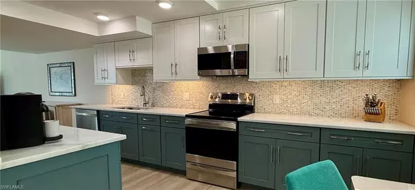 Naples, FL 34102,800 River Point DR #534