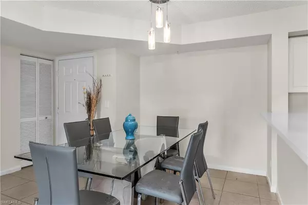 Naples, FL 34104,1230 Wildwood Lakes BLVD #105