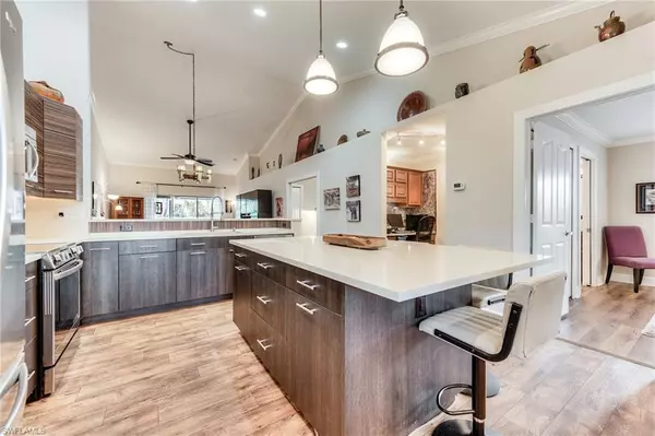 Naples, FL 34112,6113 Thresher DR #202