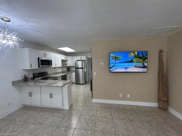 4513 SW 8th CT #113, Cape Coral, FL 33914