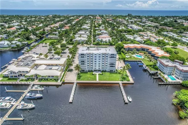 Naples, FL 34102,1325 7th ST S #6A