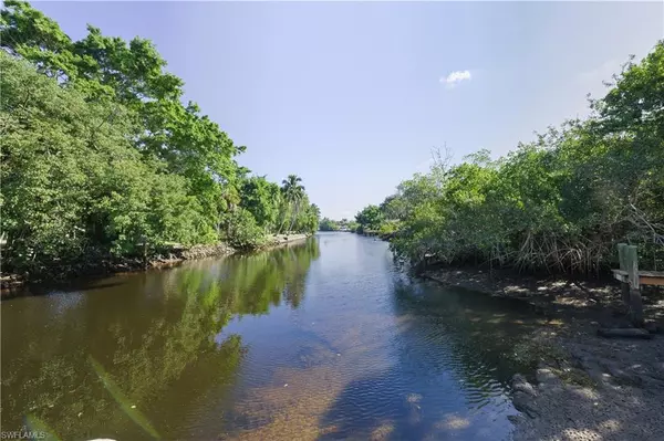 234 Riverwood RD, Naples, FL 34114